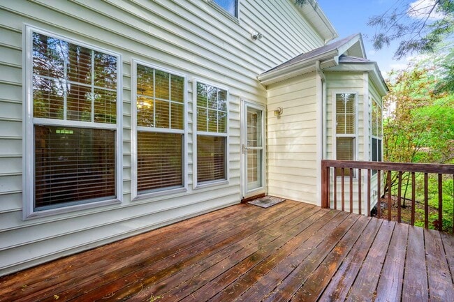 Building Photo - Beautiful 3 BR/2.5 Bath Home in Lyons Farm Community Durham!