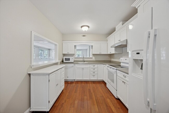 Building Photo - Available Immediately – 4 Bedroom End-Unit...
