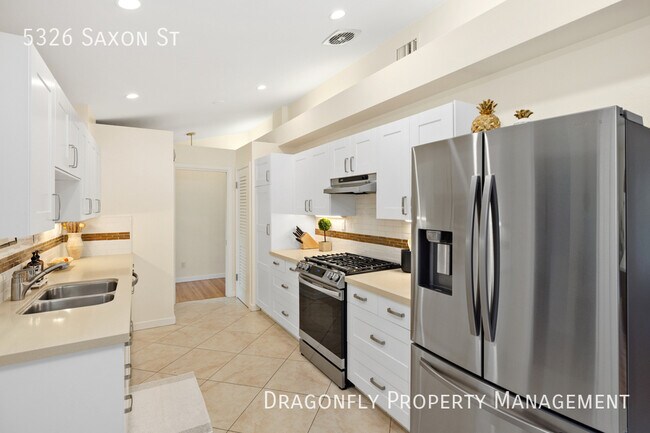 Building Photo - 5326 Saxon St