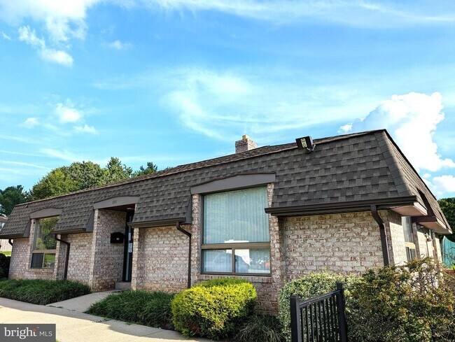 Building Photo - 822 Putnam Blvd