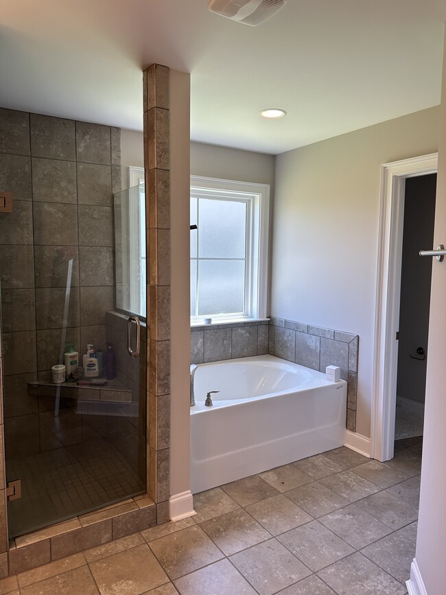 Building Photo - 469 Paxton Lp