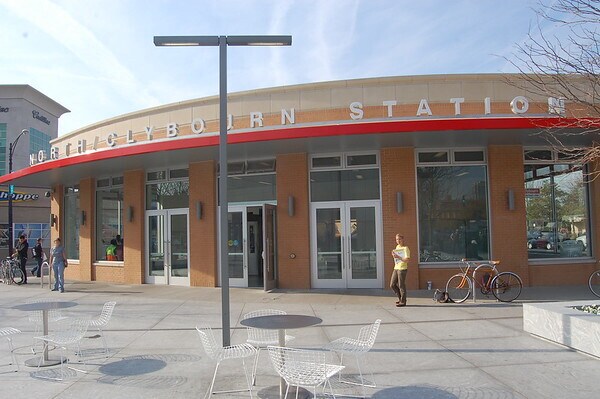 Building Photo - 720 W Evergreen Ave