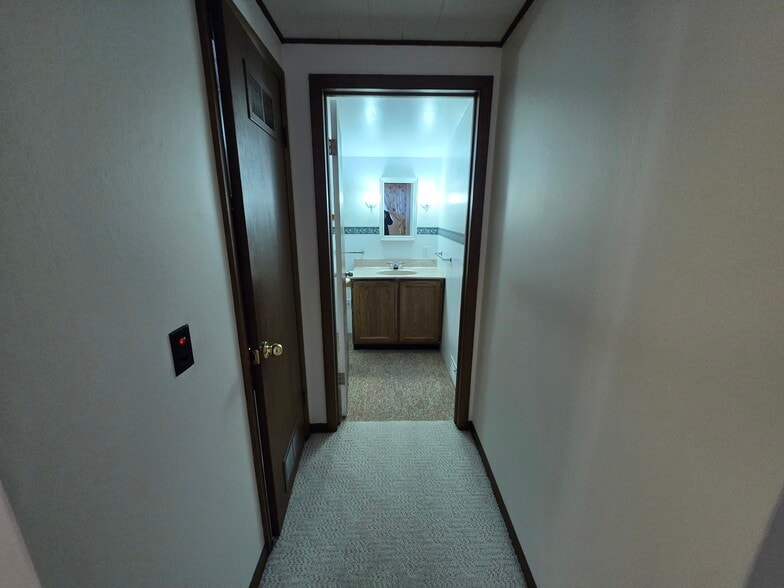 Master Ensuite Bathroom - 504 N Rath Ave