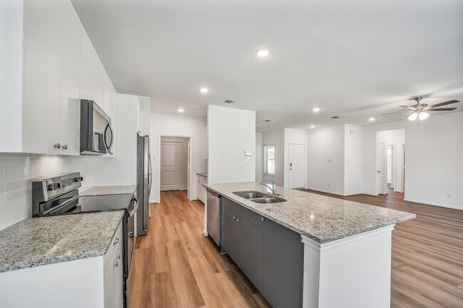 Building Photo - 11955 Pondwood Dr