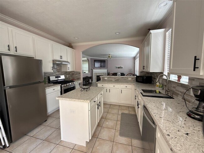 Building Photo - 7819 Blue Stream Ct