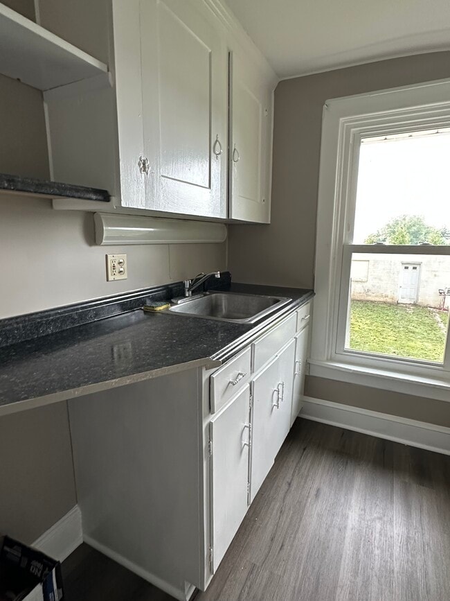 Kitchen - 59 Maytown Ave