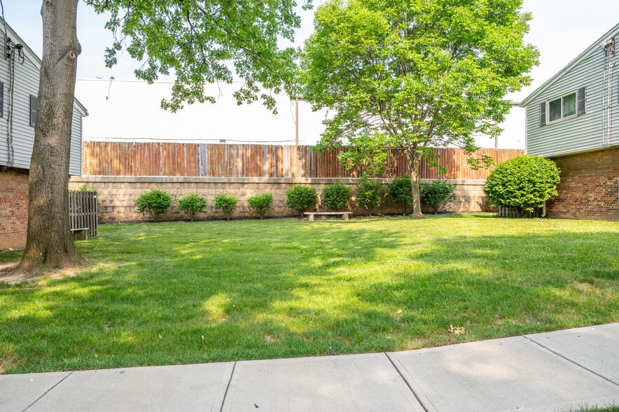 Building Photo - 7752 Montgomery Rd