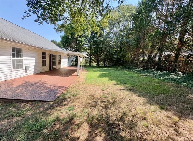 Building Photo - 1101 Ravenswood Dr