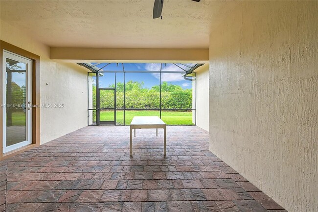 Building Photo - 9051 Edgewater Bend