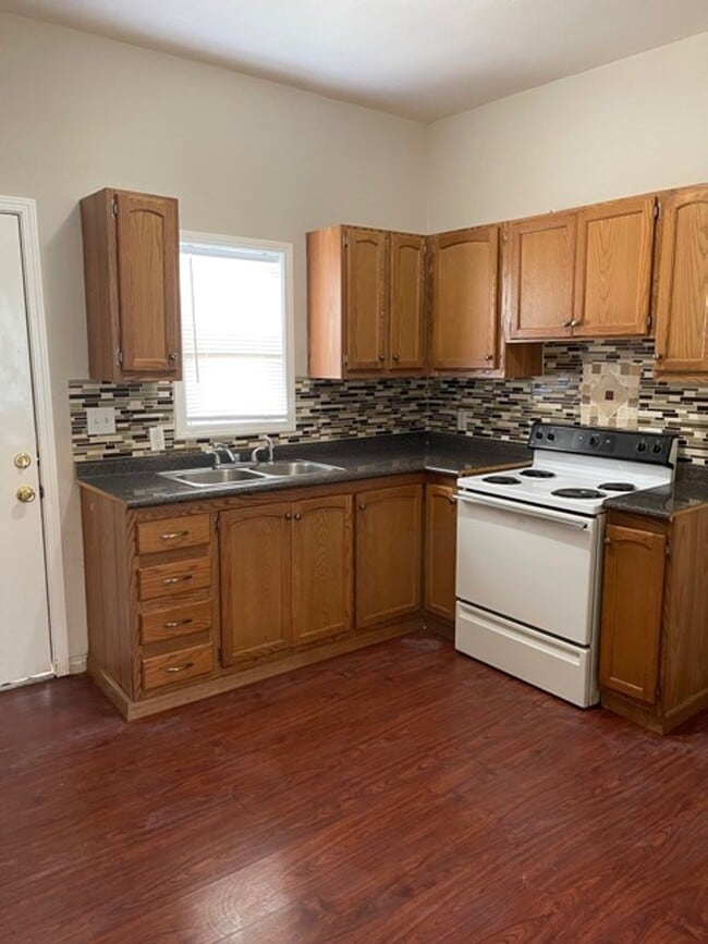 Building Photo - 2307 Reuter Ave