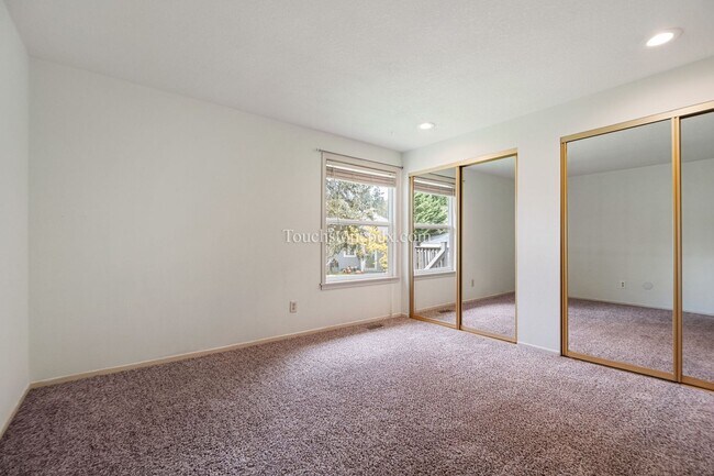 Building Photo - Move in by June 15 and get 2 weeks FREE! Charming Beaverton Home with Fireplace, Deck, and Attach...