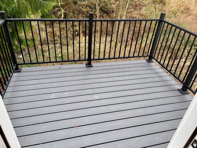 Deck - 5020 Maltby Rd