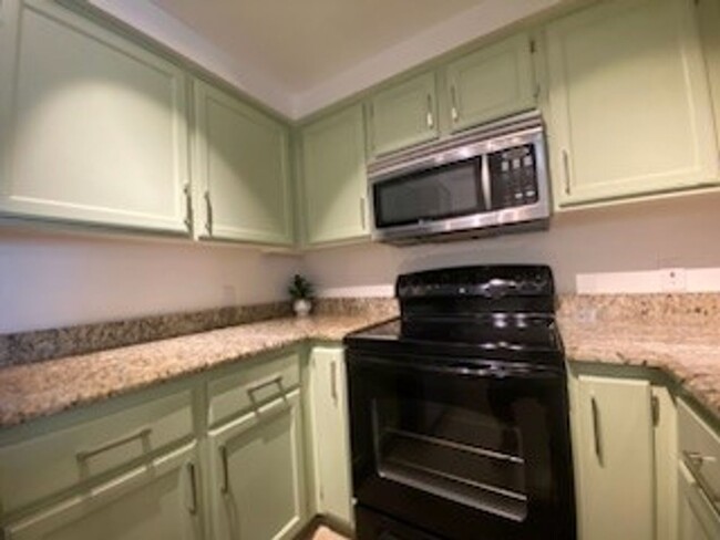 Building Photo - **MOVE-IN SPECIAL: 50% OFF 1ST MONTH RENT!...