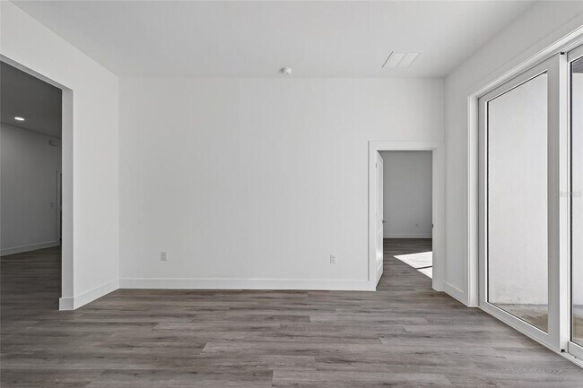 Building Photo - 511 Sweetwater Dr