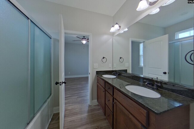 Building Photo - 11 Sedge Ct