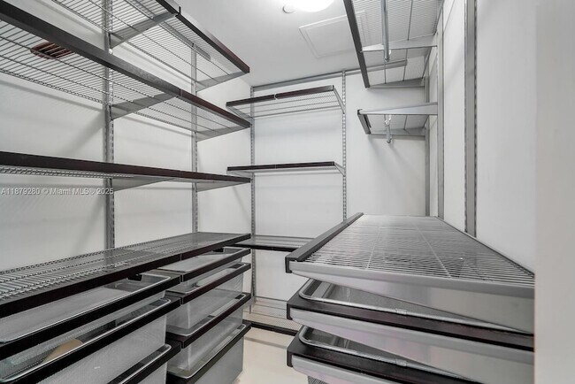 Building Photo - 495 Brickell Ave