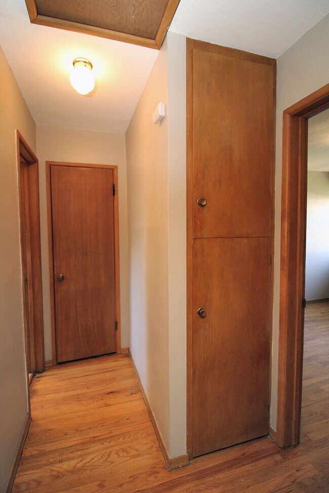 Building Photo - renwr09