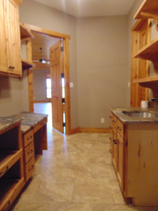 Building Photo - Majestic 3 Bed Mid MO Ranch!