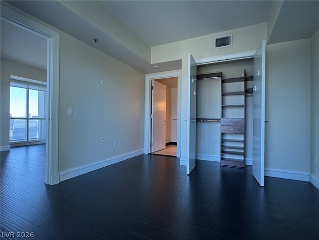 Building Photo - 2700 S Las Vegas Blvd