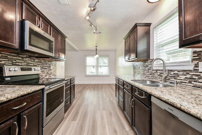Building Photo - 6622 Kearney Dr