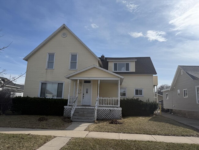 Building Photo - 713 Terrace Ave