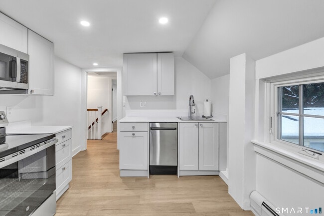 Building Photo - 315 Main St