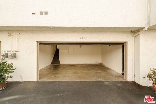 Building Photo - 17158 Palisades Cir