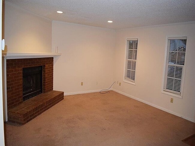 Building Photo - 2065 Vernon Commons