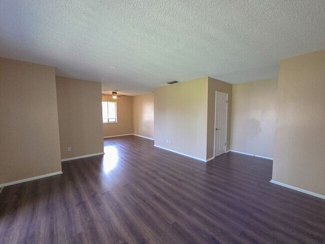 Building Photo - 152 Springwood Cir