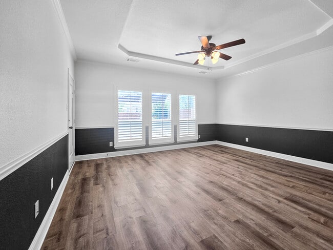 Building Photo - Immaculate 4-Bedroom Home with Luxury Upgr...