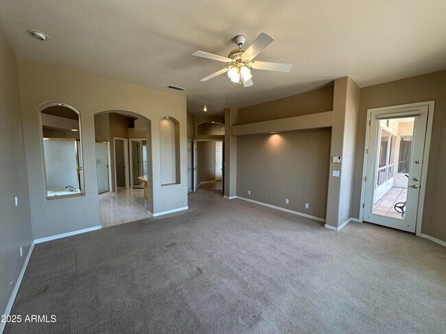 Building Photo - 2053 E Clubhouse Dr