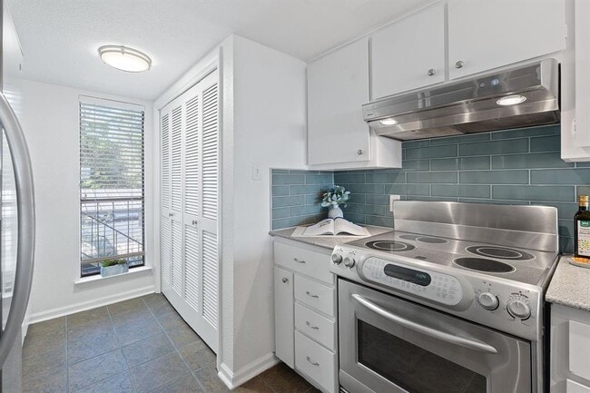 Building Photo - 1101 Hollow Creek Dr