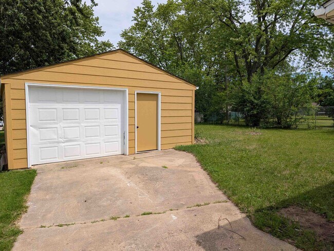Building Photo - 311 Stewart Dr