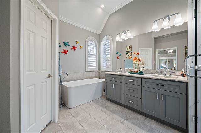 Building Photo - 1093 Woodbriar Dr