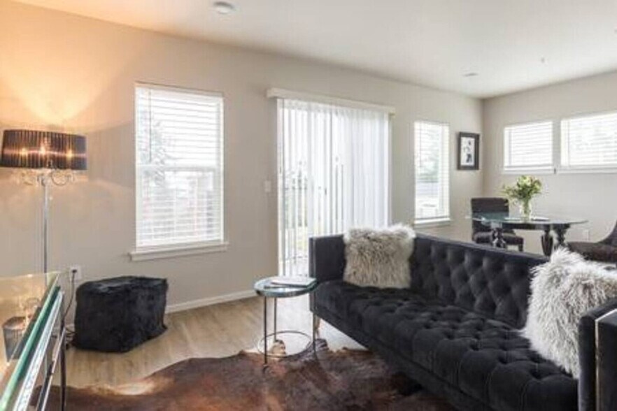 Building Photo - 624 E 32nd St