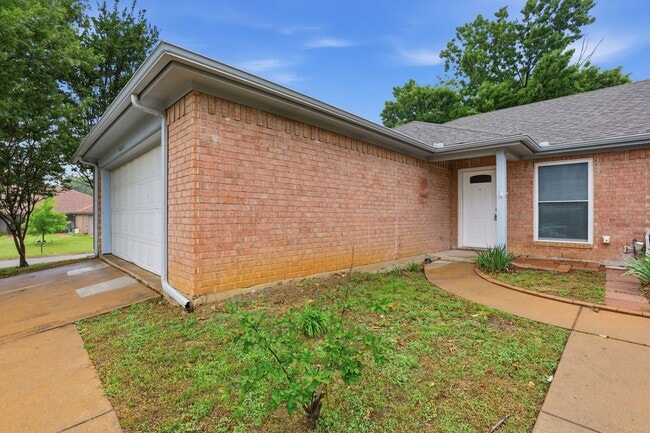 Building Photo - 1502 Sharron Ct