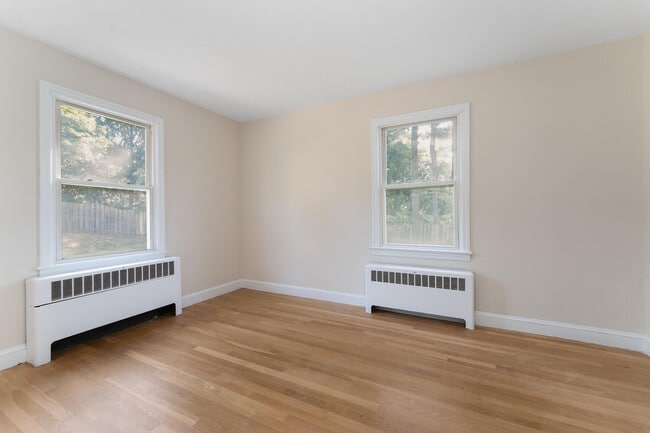 Building Photo - 4 Lingert Ave