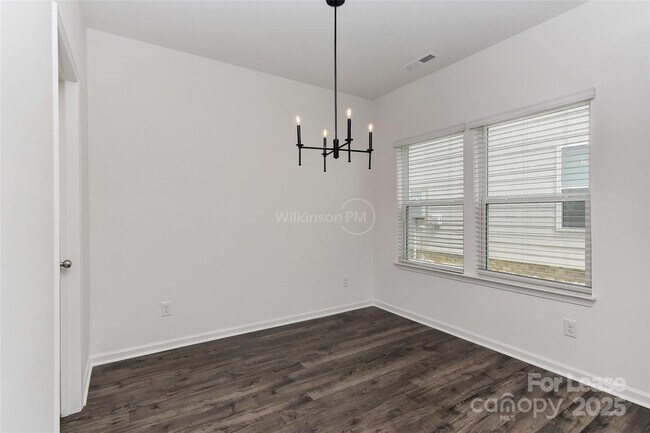 Building Photo - 561 Scotch Meadows Loop