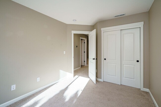 Building Photo - Beautiful Single-Level Home | 3 Bed, 2.5 B...