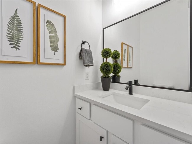 Building Photo - 2406 Mann St