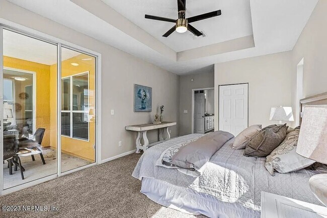 Building Photo - 3 Bedroom 2 Bathroom in Oakleaf Plantation