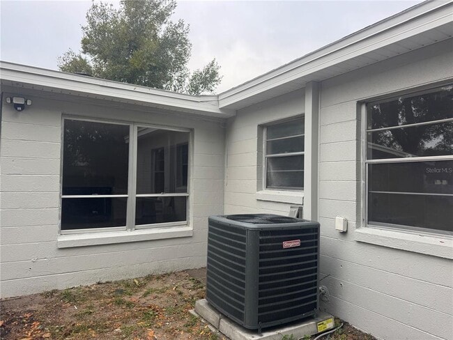 Building Photo - 2580 Euston Rd