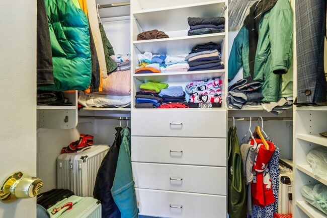 Building Photo - 345 W Fullerton Pkwy