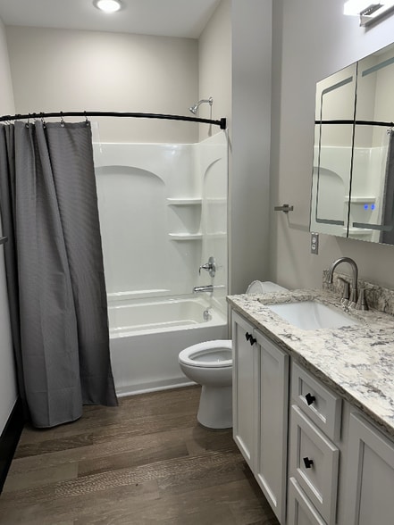 Building Photo - 430-432 Main St