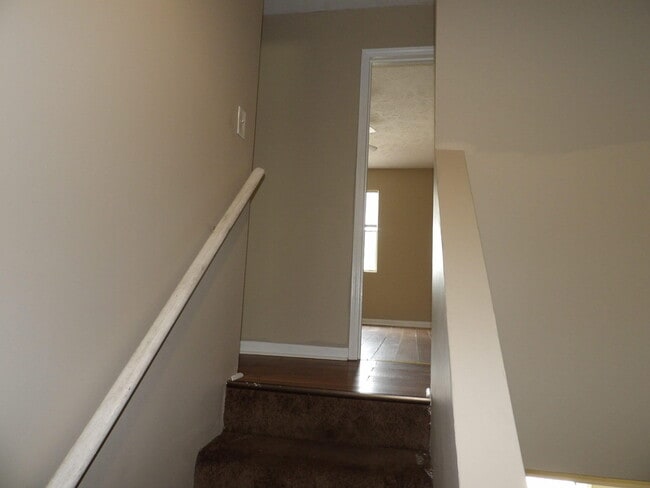 Building Photo - 468 Schenkel Ln