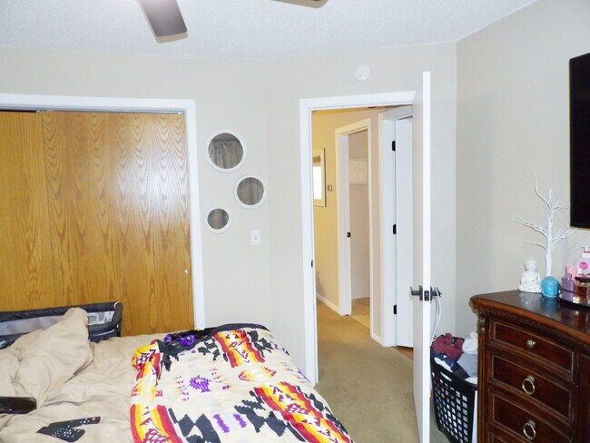 Building Photo - Spacious 3BR + Bonus Room in Inver Grove Heights – Attached Garage & Pet Friendly!