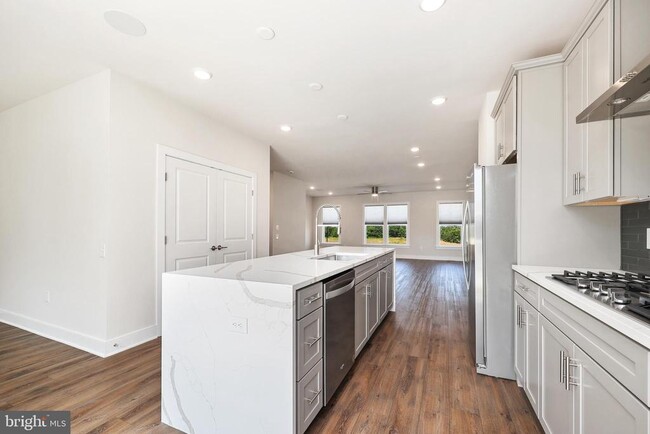 Building Photo - 1743 Riverbluff Ave