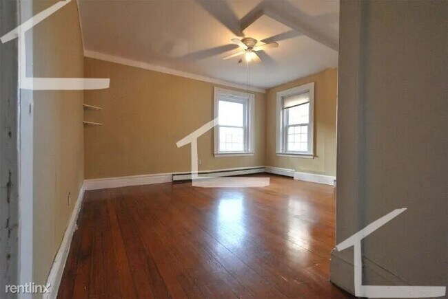 Building Photo - 3 br, 1 bath Condo - 186 Naples Rd Apt 2J