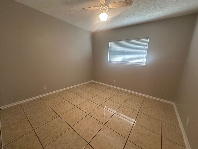 Building Photo - CUTE 3/2 NESTLED ON A CORNER LOT IN CONVER...
