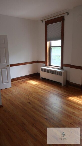Building Photo - 1300 W Barry Ave